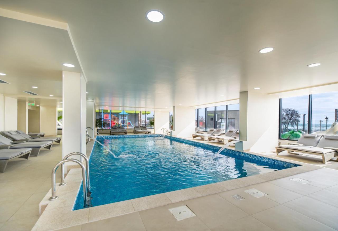 Rusty Sands Apt Spa N Pools Beach Resort Năvodari المظهر الخارجي الصورة
