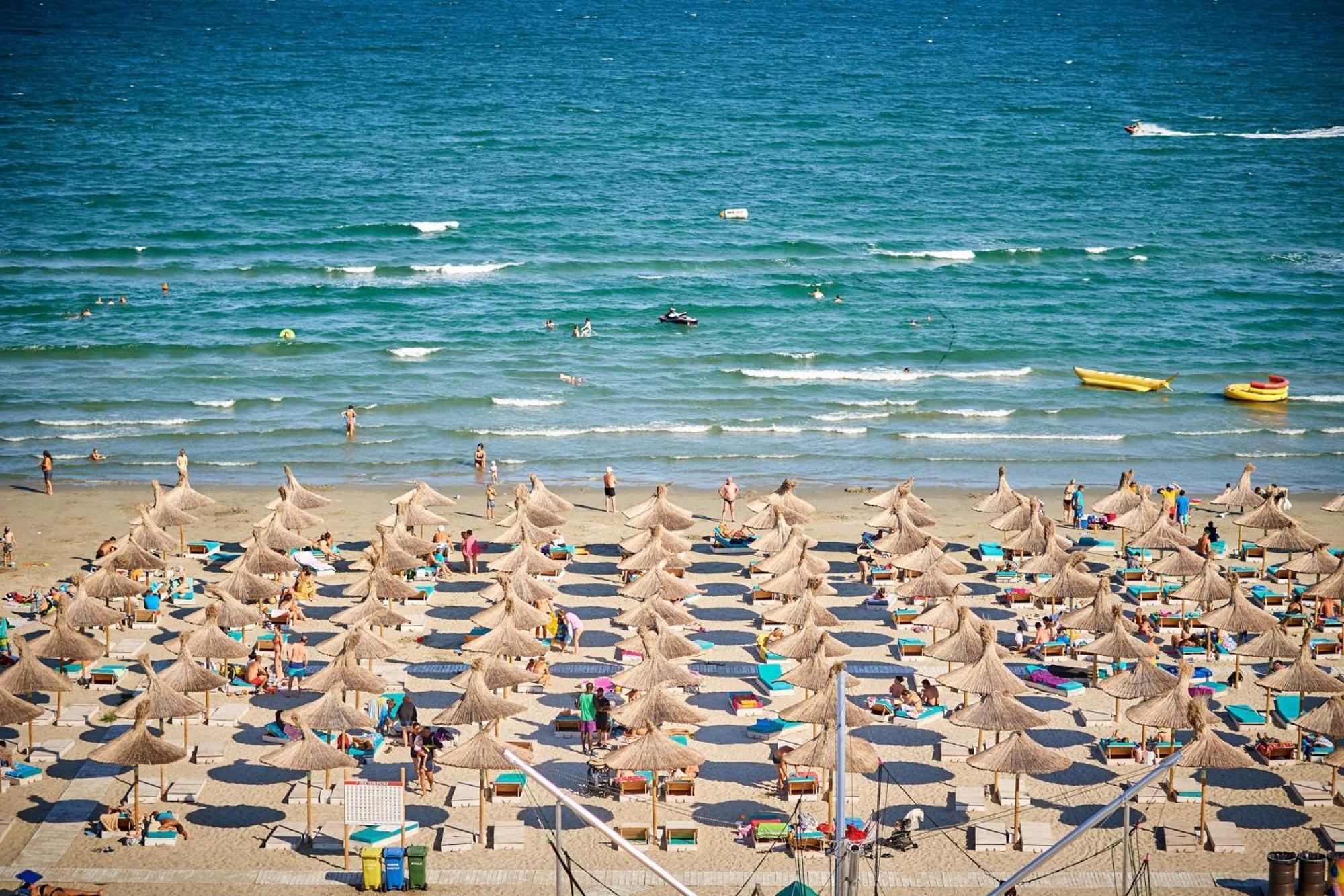 Rusty Sands Apt Spa N Pools Beach Resort Năvodari المظهر الخارجي الصورة