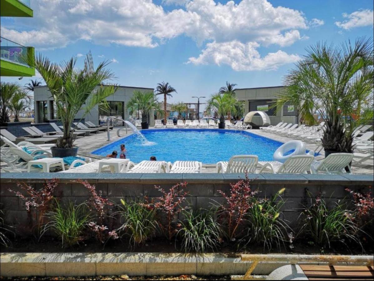 Rusty Sands Apt Spa N Pools Beach Resort Năvodari المظهر الخارجي الصورة